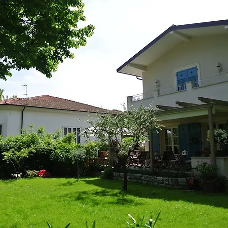 Casa Grischuna Bed & Breakfast *